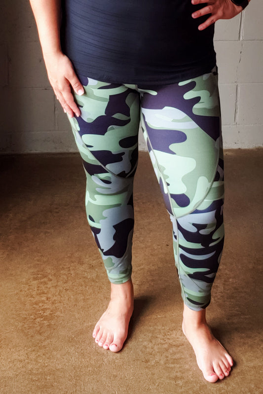 Zyia Pocket Light N Tight Camo Cropped Metallic Leggings Size 4 - $27 -  From Nicole